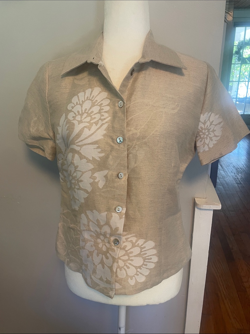 NWT Vintage Geiger of Austria linen Beige Floral Short-Sleeve Button-Down Shirt